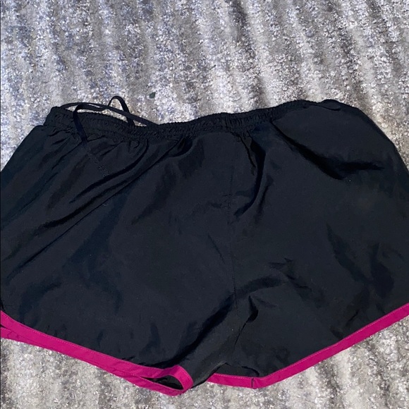 nike running shorts - Picture 2 of 3